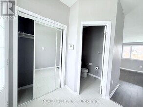 8394 Elderberry Dr in Niagara Falls, ON - Building Photo - Building Photo
