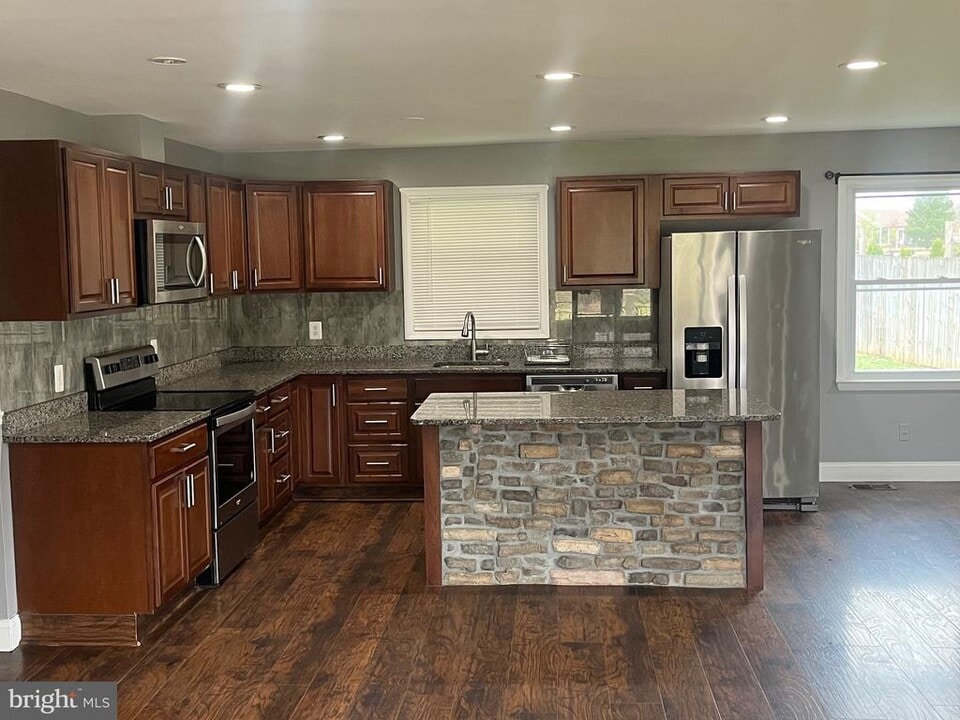 10475 Short Cut Rd in Catlett, VA - Building Photo