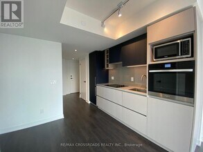 319-4319 Jarvis St in Toronto, ON - Building Photo - Building Photo
