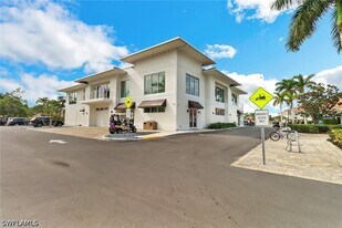 221 Fox Glen Dr in Naples, FL - Building Photo