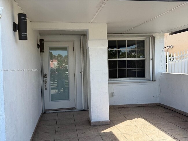 18317 SW 114th Ct in Miami, FL - Foto de edificio - Building Photo