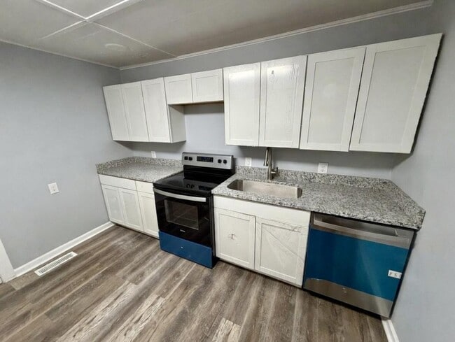 1223 Dixie Pl in High Point, NC - Building Photo - Building Photo