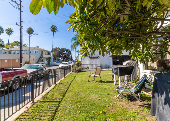 17 Bennett Ave in Long Beach, CA - Building Photo - Building Photo