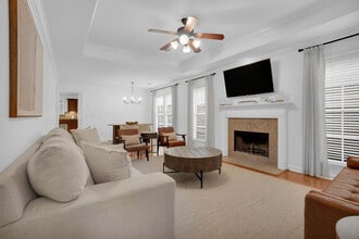 8261 Dison Dr in Montgomery, AL - Foto de edificio - Building Photo