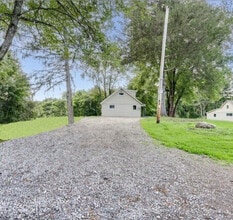 263 S Quaker Ln in Hyde Park, NY - Building Photo - Building Photo