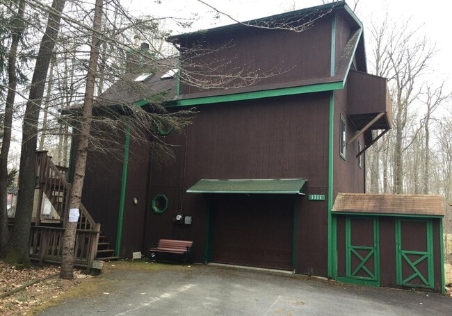 1111 Wissinoming Dr in Pocono Lake, PA - Building Photo - Building Photo