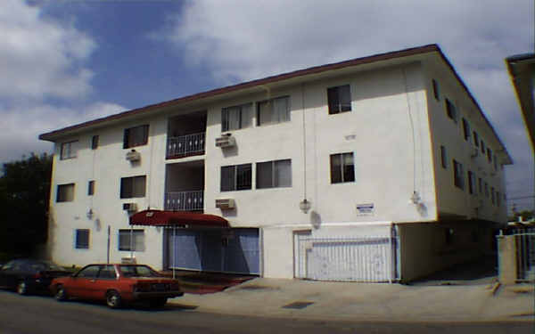 1339 N Sycamore Ave in Los Angeles, CA - Building Photo