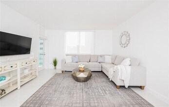 3801 S Ocean Dr, Unit 7O in Hollywood, FL - Building Photo - Building Photo
