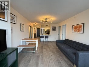 3438 Vanness Ave in Vancouver, BC - Building Photo - Building Photo