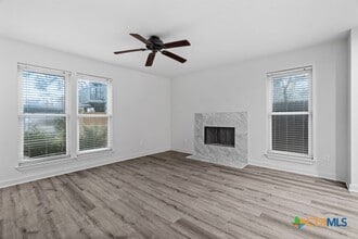 8406 Lyndon Ln in Austin, TX - Building Photo - Building Photo