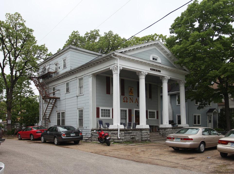 College Apartments in Minneapolis, MN - Building Photo