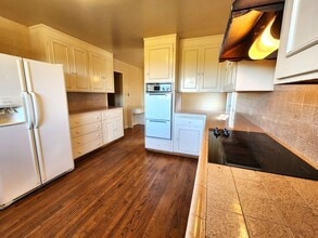 98 Mesa Ct in Atherton, CA - Building Photo - Building Photo