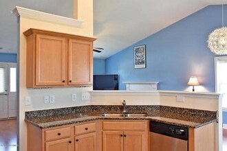 610 Torchwood Blvd, Unit Bedroom 1 in Wilmington, NC - Foto de edificio - Building Photo