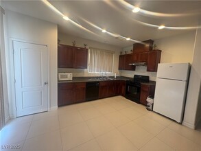 5328 Magnolia Crossing St in Las Vegas, NV - Building Photo - Building Photo