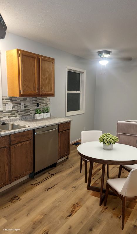 1227 N Daniels Ave in Springfield, IL - Foto de edificio - Building Photo