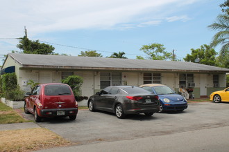 6097 Rodman St in Hollywood, FL - Building Photo - Building Photo