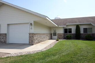 Blue Eagle Townhomes in Barnesville, MN - Building Photo - Building Photo