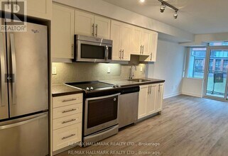 525 Adelaide St W in Toronto, ON - Building Photo - Building Photo