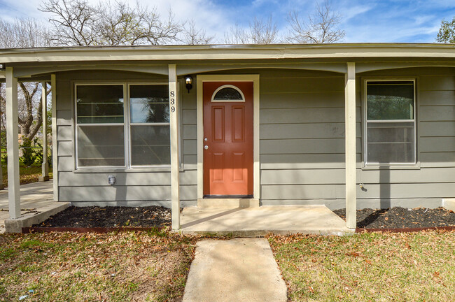 839 Stonegate Dr in Universal City, TX - Building Photo - Building Photo