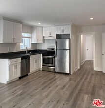 5528 Franklin Ave in Los Angeles, CA - Building Photo - Building Photo