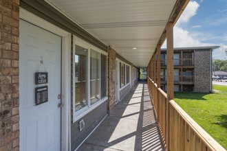 Holmes Flatz in Lansing, MI - Building Photo - Building Photo