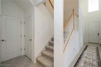 2213 Avocado Ln in Naples, FL - Foto de edificio - Building Photo