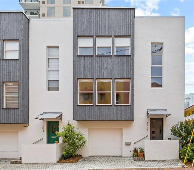 property at 106 Fareham Pl N