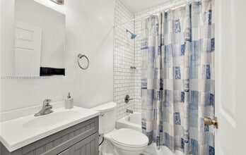 1741 NW 68th St in Miami, FL - Building Photo - Building Photo
