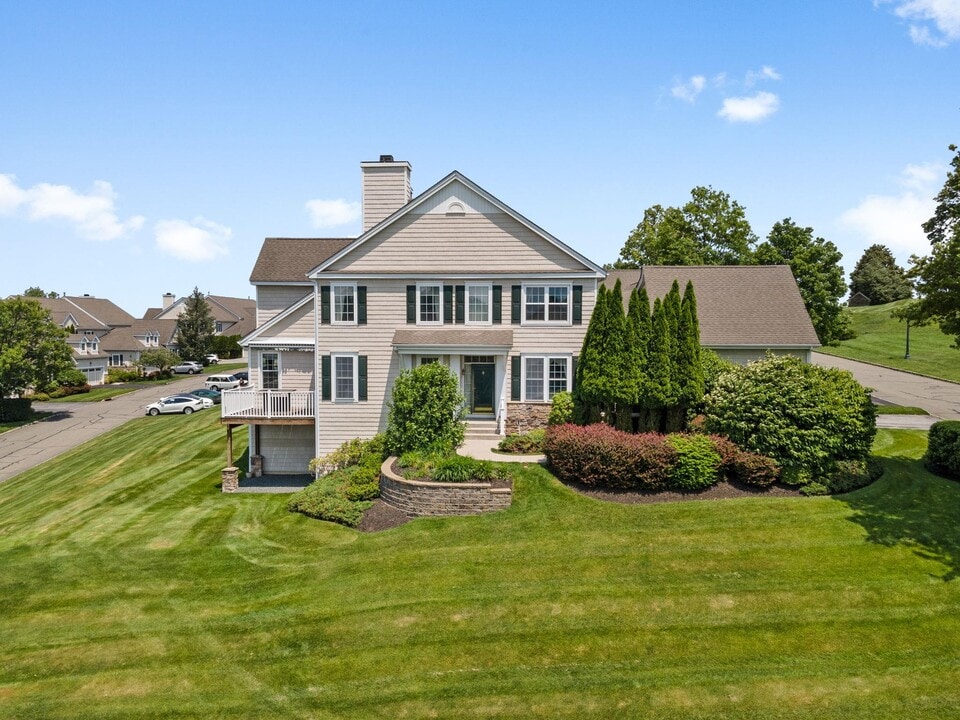 1 Pinehurst Cir in Monroe, NY - Building Photo