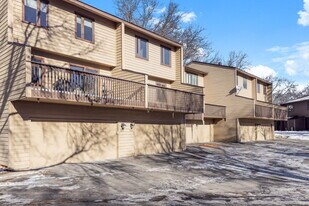 351 W Eagle Lake Dr in Maple Grove, MN - Building Photo