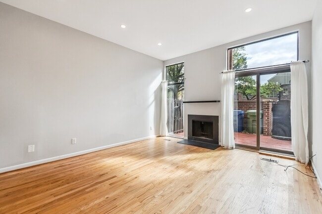 13 W Hill St in Baltimore, MD - Building Photo - Building Photo