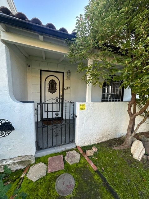 6112 Alcott St in Los Angeles, CA - Building Photo