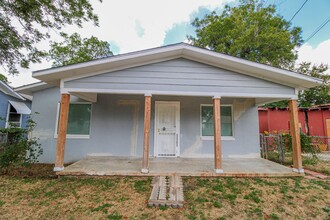 530 Mercedes St in San Antonio, TX - Building Photo - Building Photo