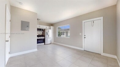 74 W 15th St in Hialeah, FL - Building Photo - Building Photo