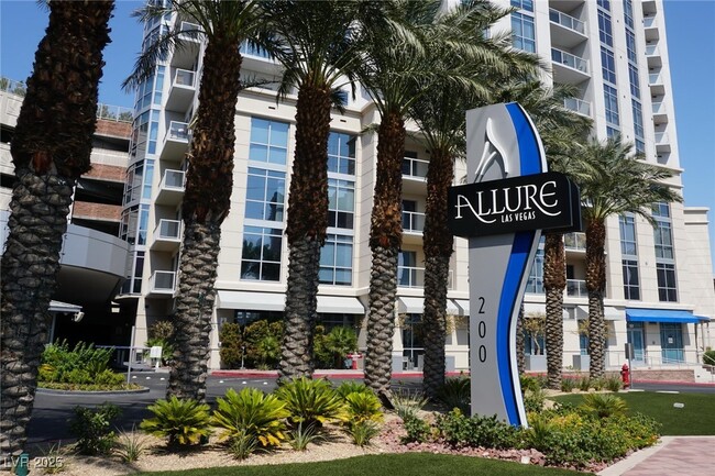 200 W Sahara Ave in Las Vegas, NV - Building Photo - Building Photo