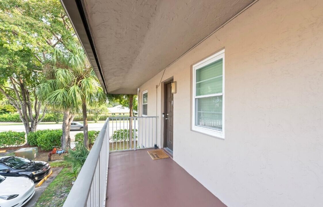 8750 Royal Palm Blvd in Coral Springs, FL - Building Photo