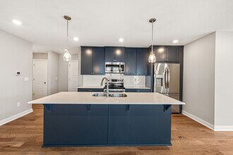 13305 W 180th St in Overland Park, KS - Foto de edificio - Building Photo