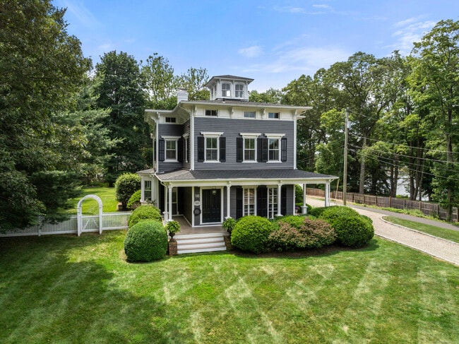 18 Bridge St in Westport, CT - Building Photo - Building Photo