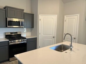 1313 Sycamore Cir in Yukon, OK - Building Photo - Building Photo