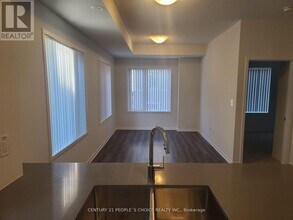 151 Honeycrisp Cres in Vaughan, ON - Building Photo - Building Photo