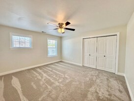 259 W Ocean View Ave in Norfolk, VA - Building Photo