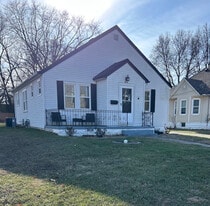 814 W Pearl St in Staunton, IL - Building Photo