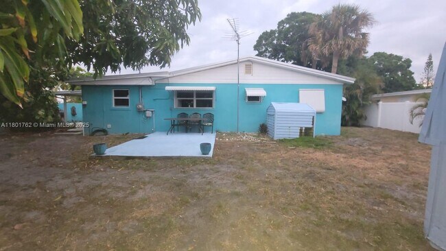 1624 NE Orion St in Jensen Beach, FL - Building Photo - Building Photo