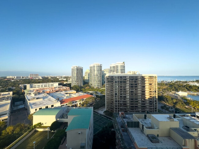 2889 McFarlane Rd in Miami, FL - Building Photo - Building Photo