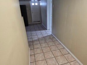 27 Shelby St, Unit Basement in Worcester, MA - Foto de edificio - Building Photo