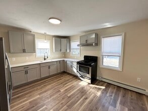 182 Smith St in North Attleboro, MA - Building Photo - Building Photo