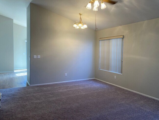 1332 N Rainbow Meadows Dr in Las Vegas, NV - Building Photo - Building Photo