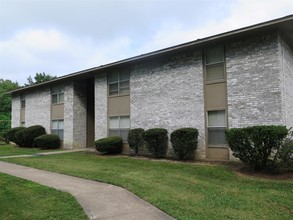 Bentwood Terrace Apartments I & II in Monroe, LA - Building Photo - Building Photo