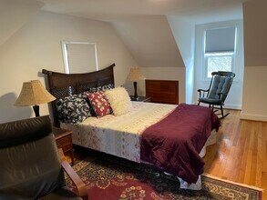 1347 Hall Blvd in Bloomfield, CT - Building Photo - Building Photo