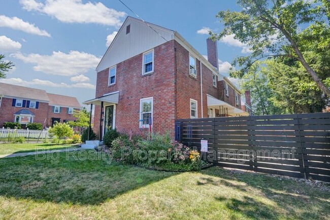 912 Feist Ave